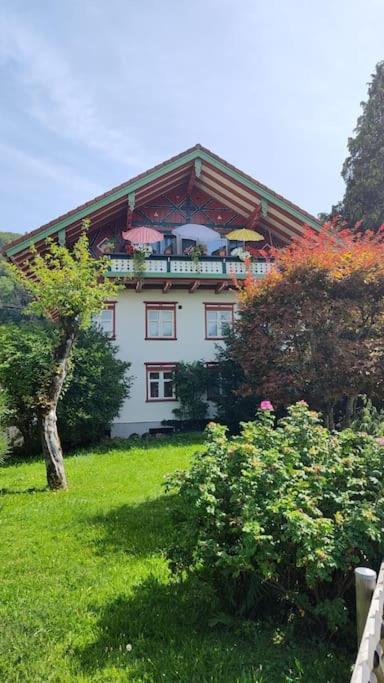 Ferienwohnung Resl - Geschmackvoll Renoviert & Zentral Im Historischen Schindelhaus Oberstaufen Kültér fotó